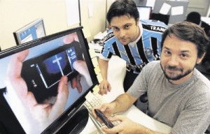 Christian and Fernando showing PixelShaper™. Photo copyrighted by ClicRBS.